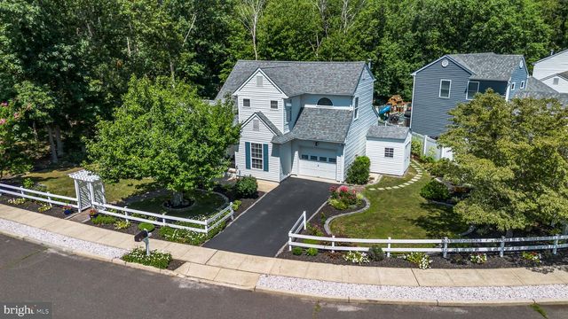 16 SHELLI TER, Barnegat, NJ 08005