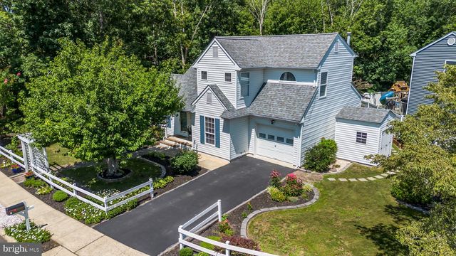 16 SHELLI TER, Barnegat, NJ 08005