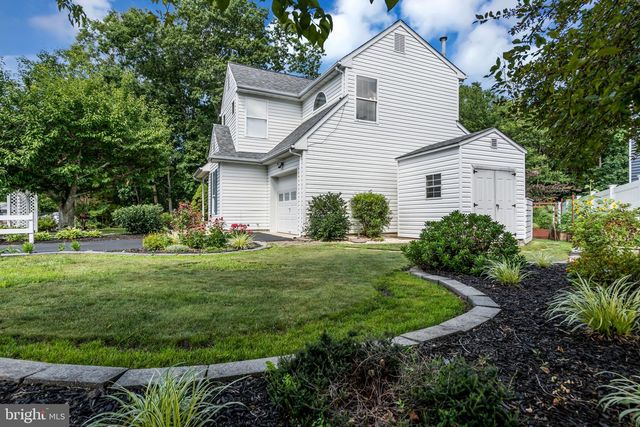 16 SHELLI TER, Barnegat, NJ 08005