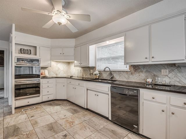 6301 Overcourt Manor, Oklahoma City, OK 73132