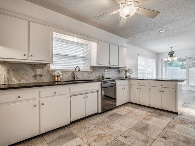 6301 Overcourt Manor, Oklahoma City, OK 73132