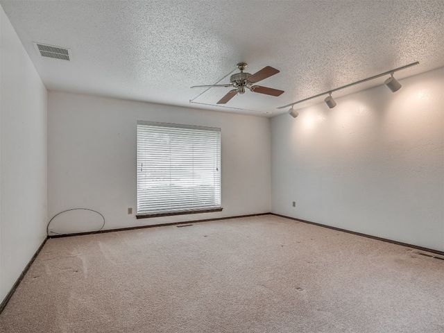 6301 Overcourt Manor, Oklahoma City, OK 73132