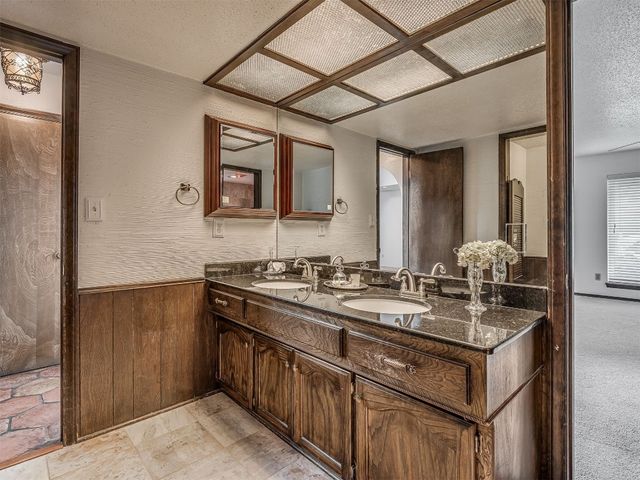 6301 Overcourt Manor, Oklahoma City, OK 73132