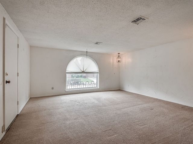 6301 Overcourt Manor, Oklahoma City, OK 73132