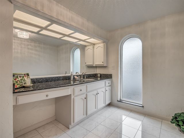 6301 Overcourt Manor, Oklahoma City, OK 73132