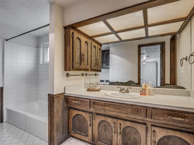 6301 Overcourt Manor, Oklahoma City, OK 73132