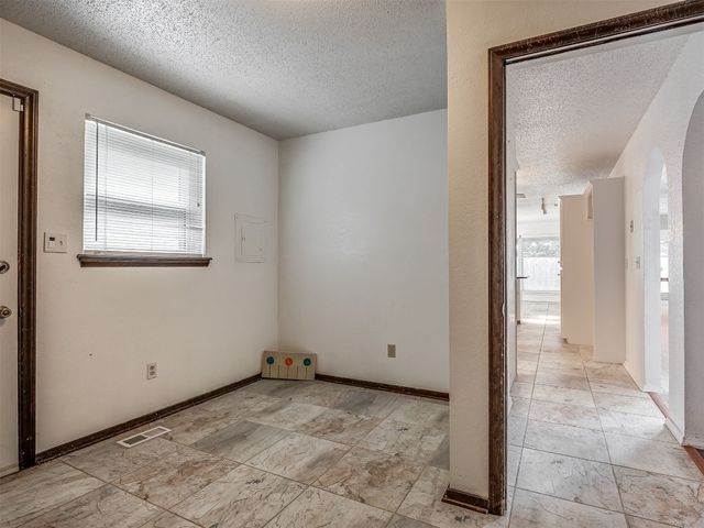 6301 Overcourt Manor, Oklahoma City, OK 73132