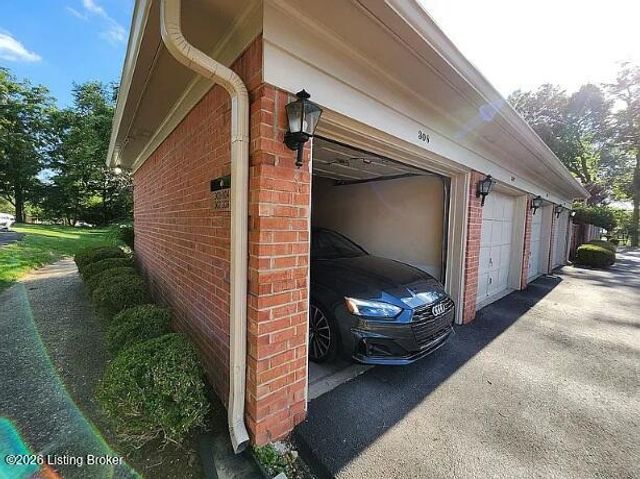 308 Forest Park Rd, Louisville, KY 40223