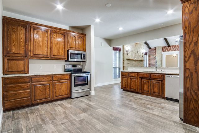 101 Oakwood Drive, Weatherford, TX 76086