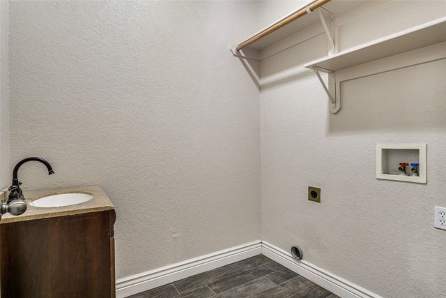 101 Oakwood Drive, Weatherford, TX 76086