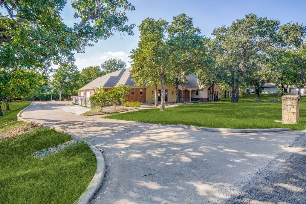 101 Oakwood Drive, Weatherford, TX 76086