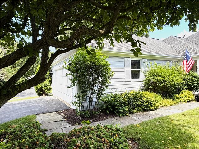 47 Greenwood Park, Pittsford, NY 14534