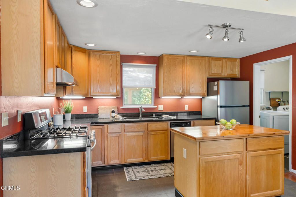 Image 13 of property listing at 259 Prospect Street, Oak View, CA 93022