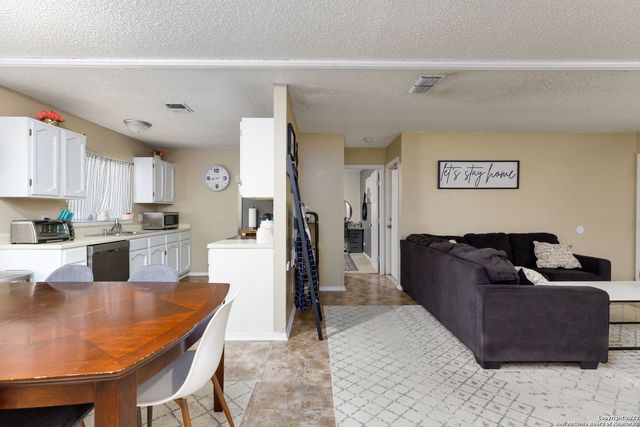 10610 Green Vista St, San Antonio, TX 78223
