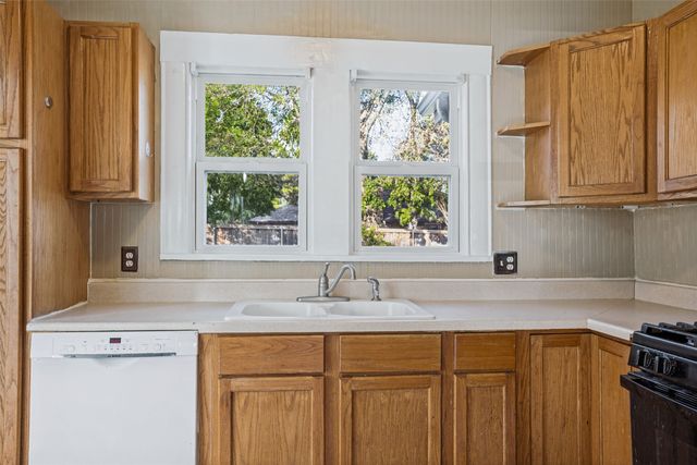 537 N 1st Street, Krum, TX 76249
