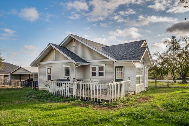 537 N 1st Street, Krum, TX 76249
