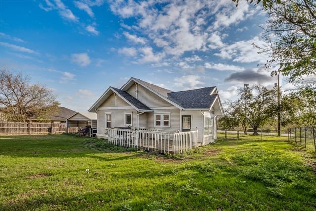 537 N 1st Street, Krum, TX 76249