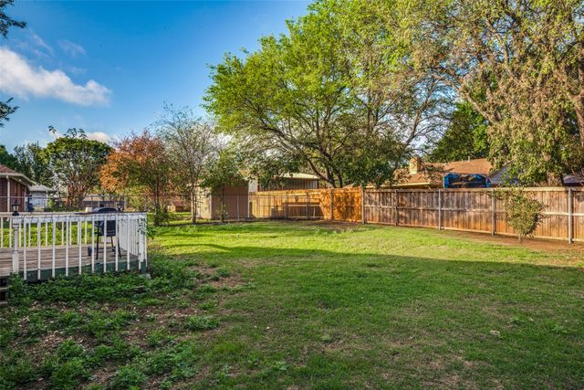 537 N 1st Street, Krum, TX 76249