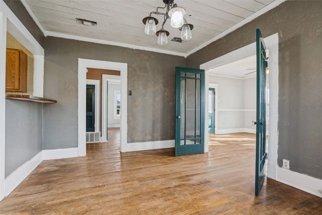 537 N 1st Street, Krum, TX 76249