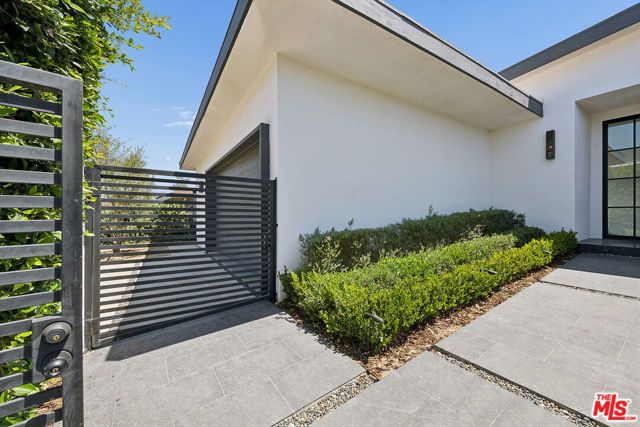 4132 Punta Alta Drive, Los Angeles, CA 90008