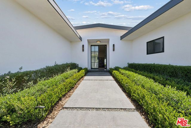 4132 Punta Alta Drive, Los Angeles, CA 90008