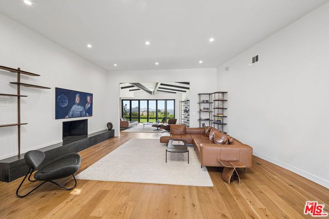 4132 Punta Alta Drive, Los Angeles, CA 90008