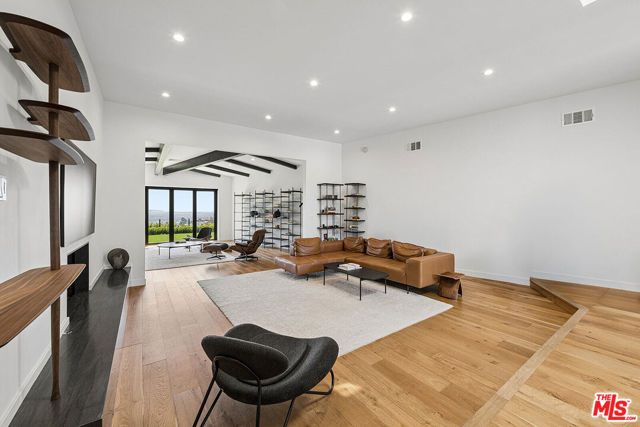 4132 Punta Alta Drive, Los Angeles, CA 90008