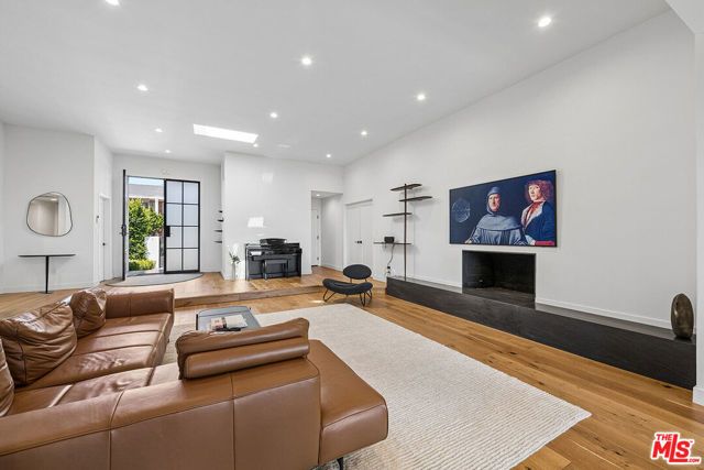 4132 Punta Alta Drive, Los Angeles, CA 90008