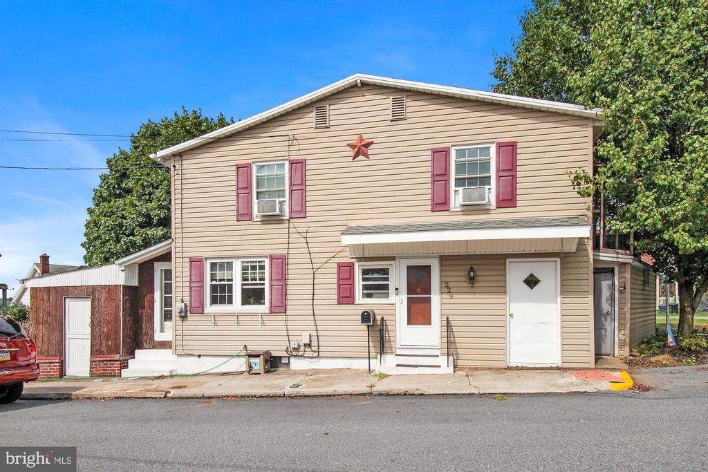 229 NORTHMONT AVE, Hamburg, PA 19526