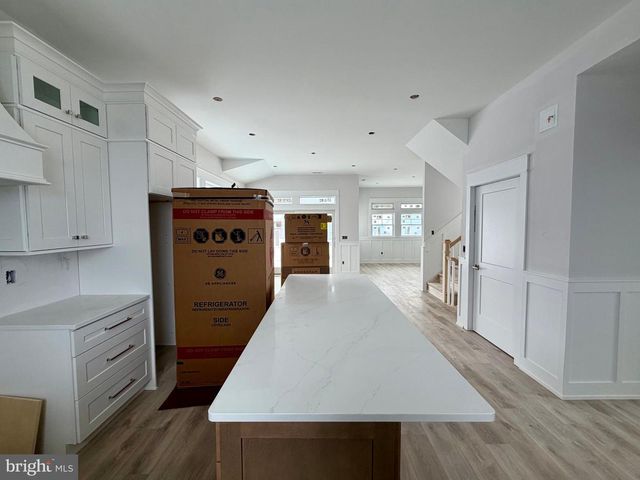 4 W SUMNER AVE, Long Beach Township, NJ 08008