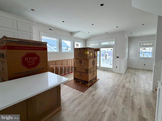 4 W SUMNER AVE, Long Beach Township, NJ 08008