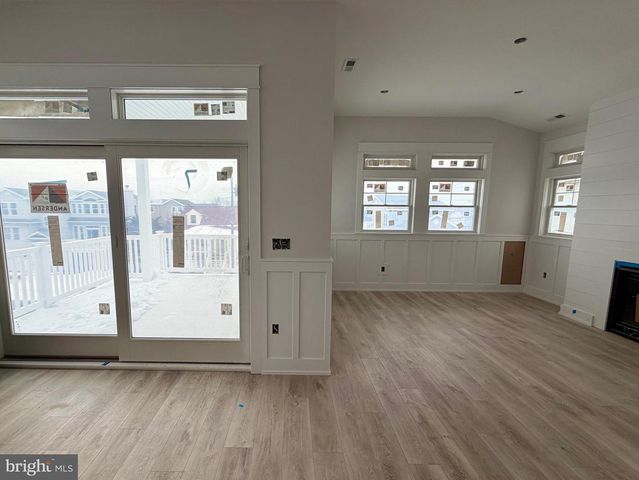 4 W SUMNER AVE, Long Beach Township, NJ 08008