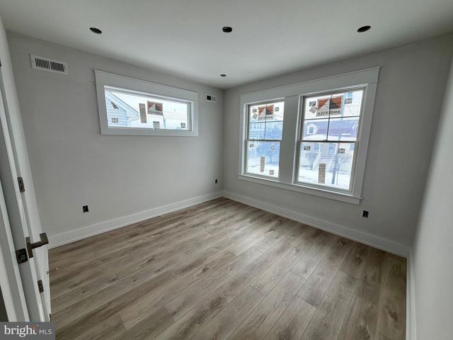 4 W SUMNER AVE, Long Beach Township, NJ 08008