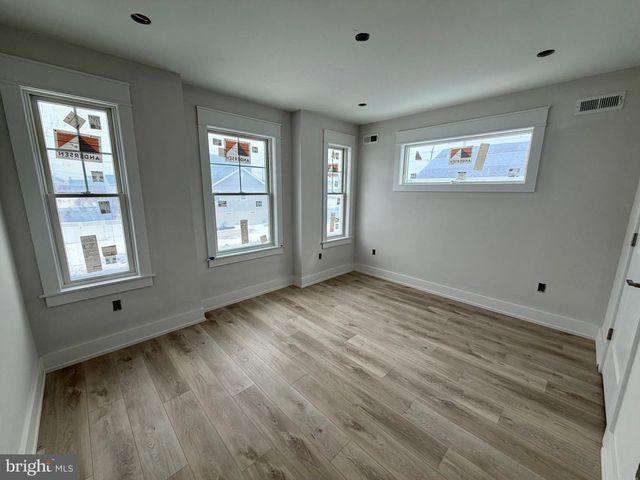 4 W SUMNER AVE, Long Beach Township, NJ 08008