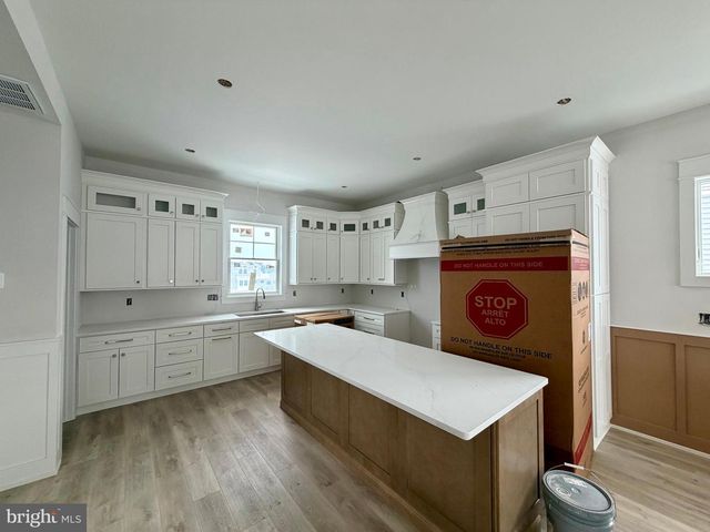 4 W SUMNER AVE, Long Beach Township, NJ 08008