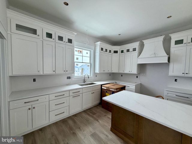 4 W SUMNER AVE, Long Beach Township, NJ 08008