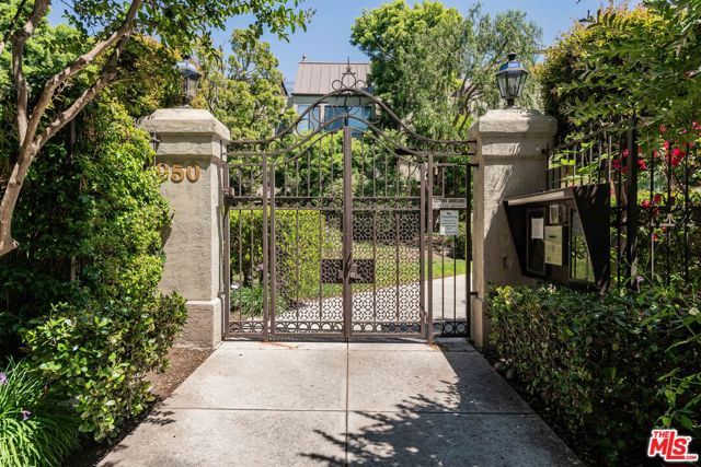 950 N Kings Road 216, West Hollywood, CA 90069