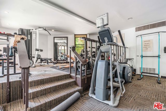 950 N Kings Road 216, West Hollywood, CA 90069