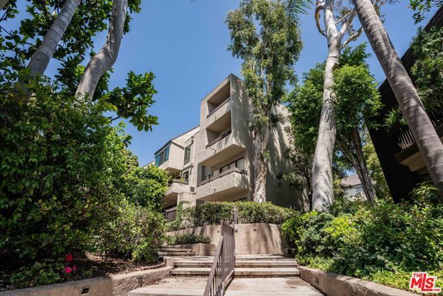 950 N Kings Road 216, West Hollywood, CA 90069