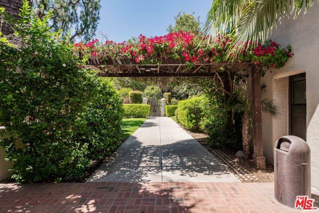 950 N Kings Road 216, West Hollywood, CA 90069