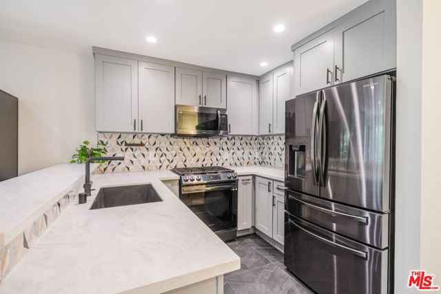 950 N Kings Road 216, West Hollywood, CA 90069
