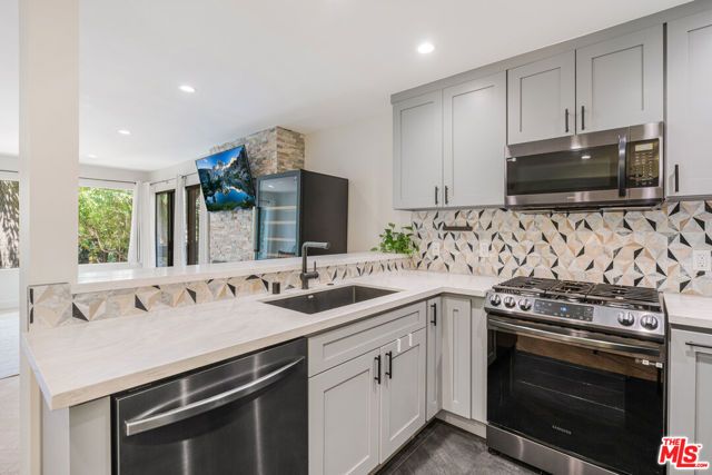 950 N Kings Road 216, West Hollywood, CA 90069