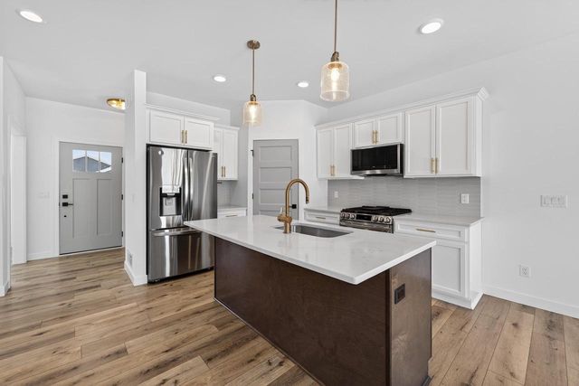 1064 Kamperschroer Way, Sun Prairie, WI 53590