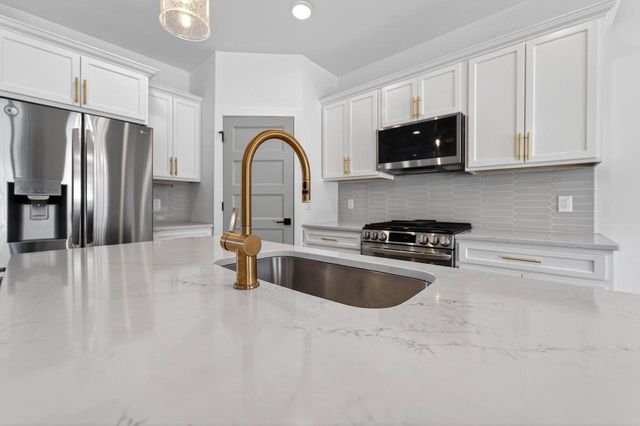 1064 Kamperschroer Way, Sun Prairie, WI 53590