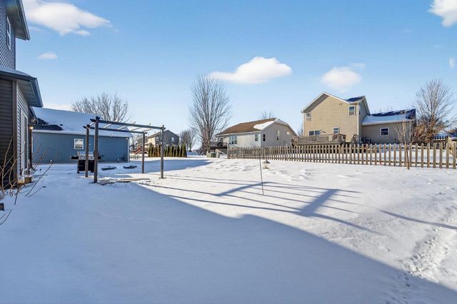 1064 Kamperschroer Way, Sun Prairie, WI 53590