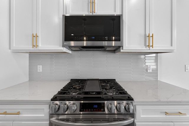 1064 Kamperschroer Way, Sun Prairie, WI 53590