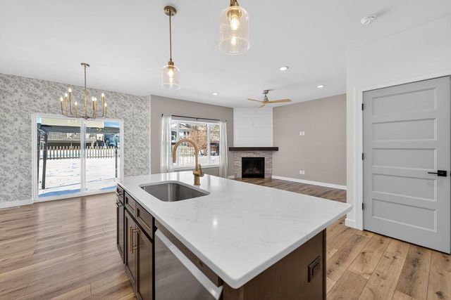 1064 Kamperschroer Way, Sun Prairie, WI 53590