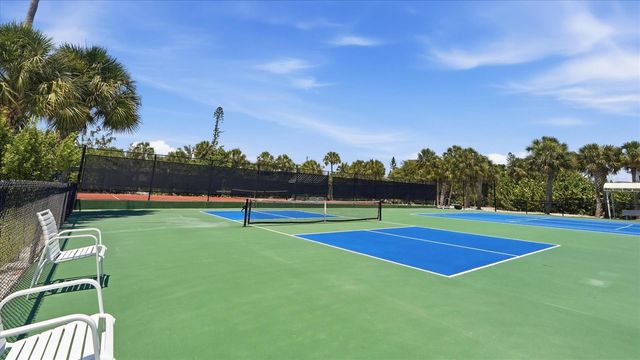 7723 SANDERLING ROAD, Sarasota, FL 34242