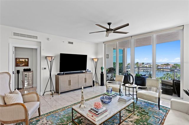 1325 SNELL ISLE BOULEVARD NE 507, St Petersburg, FL 33704