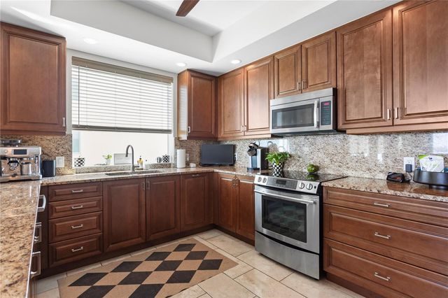 1325 SNELL ISLE BOULEVARD NE 507, St Petersburg, FL 33704